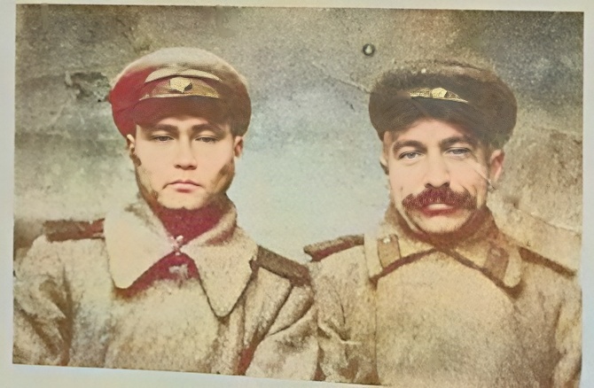 Изображение выглядит как Человеческое лицо, одежда, человек, военная форма
Автоматически созданное описание